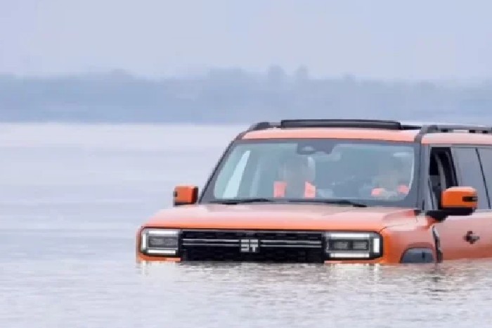 Jetour Zongheng G700 Becomes the First SUV to Cross the Yangtze River